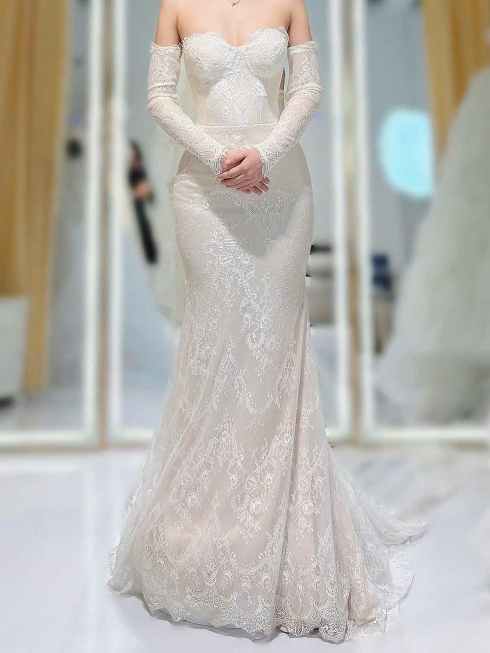 Lace Mermaid Wedding Dress in Ivory